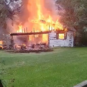 A man woke up this morning to find his neighbor’s home engulfed by #fire in Attalla in Etowah County, #Alabama. 🎥 G. Thompson | WVTM 13
