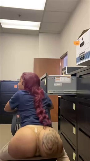 RT @prettynastym: Can I bounce this ass in your face while I play with my pussy on the screen available for ft calls 😩📞