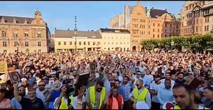 Subhan’Allah, what a scene! Thousands of Qurans rise in Sweden. Yesterday, they burned one Quran under strict police guard. Today, thousands of Qurans rose in Malmö, Sweden. “They wish to extinguish the Light of Allah with their mouths, but Allah will not allow except that His Light should be perfected even though the disbelievers hate (it).” [Qur’an 9:32] #Quran #LightOfAllah #Sweden #Burning | Raja Zia ul Haq