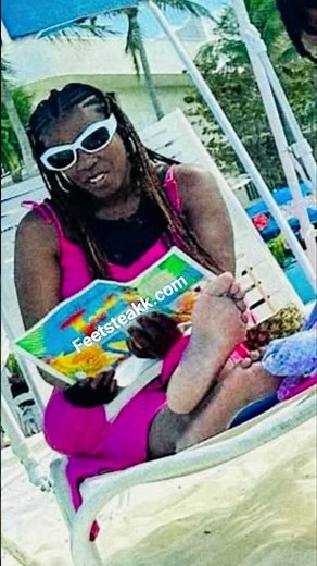 Ebony Cougar Feet Soles #feet #ebonyfeet #shoeplay #ebonyshoeplay #ebonysoles #ebonyfeetsoles