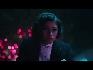 Zendaya Lesbian Kiss Scene In Swiming Pool With A Blonde Girl In A Angel Coustume #000