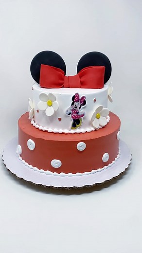2.3K views · 272 reactions | Decorando un pastel de Minnie Mouse  - - #cocina #pasteleria #cake #chantilly #minniemouse #reels | Lili Cupcakes | Facebook