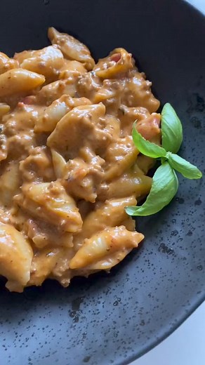 One Pot Creamy Beef Shells 🐚 easy recipe on my site HungryHappens #sophiesadie #fitfood #cooking #viralreels #fyp #happy #viralreels | Sophie Sadie