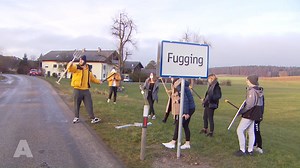 297K views · 2.5K reactions | „Make Fucking Great Again”: Die oberösterreichische Ortschaft Fucking hatte schon seit Jahren mit ihrem zweideutigen Namen zu kämpfen. Jetzt hat ein Youtuber das Fass zum Überlaufen gebracht. Der Ort wurde offiziell in Fugging umbenannt. Jugendliche dort wollen das aber nicht akzeptieren und gehen auf die Straße: | Zeit im Bild | Facebook