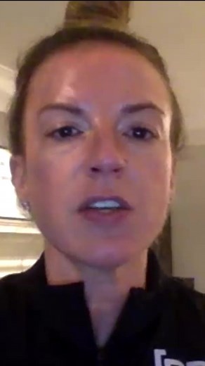 Ankle circles can help lubricate your joints before you get out of bed or stand up from your desk or chair. Laura Polivka, DPT, shows us how. To watch the full Webinar, visit: https://youtu.be/ro31IxeTUi8 | Arthritis Foundation