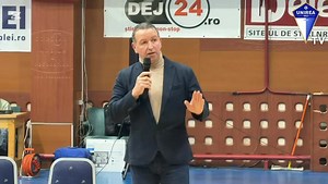 ⚽ Creștem viitorul fotbalului dejean cu ajutorul Football Brain 🧠 În această după-amiază, în 📍Sala Sporturilor ”Petre Stăvariu” Dej, părinții juniorilor clubului nostru au făcut cunoștință cu 👉🏻 Football Brain 🧠, noua platformă de management sportiv integrată la nivelul Academiei FC Unirea Dej, care ne permite să: ⬇️ 📈 Monitorizăm progresul sportiv;� 🩺 Gestionăm istoricul medical; 📅 Planificăm antrenamentele și meciurile; 🍲 Cursuri despre nutriție, hidratare, ș.a;� 👨‍👩‍👧 Transparență