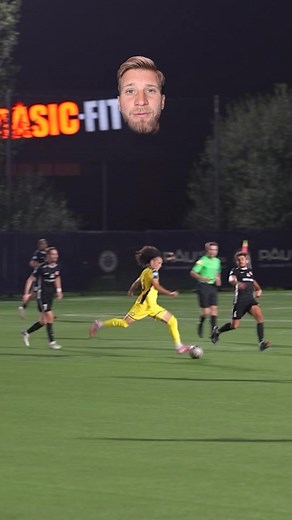 Célébrations de Football avec des Joueurs Pros