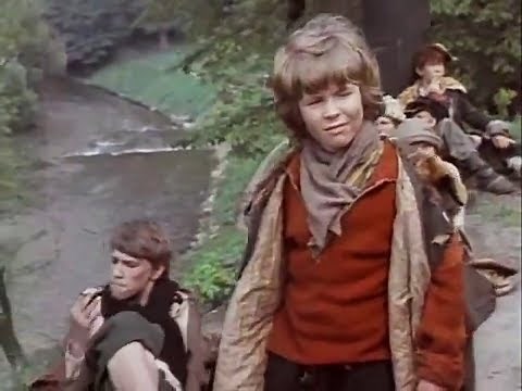 У Курского вокзала стою я молодой караоке