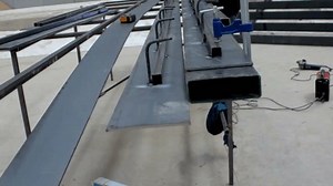 Arbeiter montieren gebogene Stahlrahmen über einen: Stockvideos & Filmmaterial (100 % lizenzfrei) 3843080185 | Shutterstock