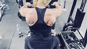 25 seconds rear delts.Huge traps.Round delts.Hard muscle working.🔗 https://t.co/GQQQ5FJrcm#MuscleWorship #FBB #Delts #MuscleFetish #LisaCrossXXX