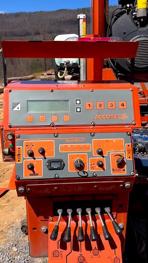 When parts break in your sawmill! 🤬 🔥💪🏻👍🏻💙 #hardwork #dirtyhands #smallbusinessowner #woodlife #sawmillbusiness #notfun #logtolumberva #sawmill #wood #mechanic #woodmizer #life #entrepreneur #smallbusiness | Charles Miles