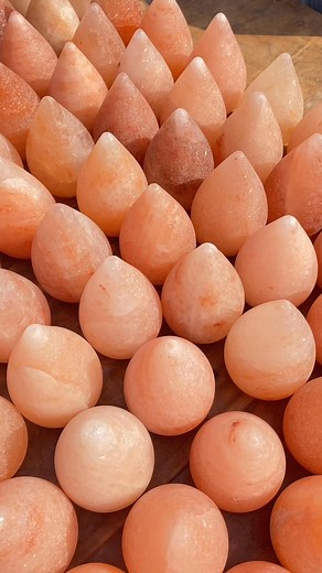 ✨ Tear Drop Himalayan Salt Lamps ✨ Grace your space with the elegance of nature’s glow 🌸 Our Tear Drop Salt Lamps are hand-carved from 100% pure Himalayan Pink Salt, radiating a warm, calming light perfect for any interior. 🌍 Warcha Crystal Minerals Trusted exporter of Himalayan Pink Salt Products, Lamps, Tiles, and Minerals — proudly sourced from Warcha Mines, Pakistan. 📧 info@warchacrystalminerals.com 🌐 www.warchacrystalminerals.com 📞 WhatsApp: 92 316 6776615 #841tiles #3dengravingsaltlam