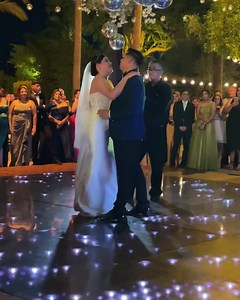 ¡🎉 Arrancamos noche mágica en la boda de Dania y Eduardo! 💍✨ Disfrutando cada instante especial, con valses junto a sus padres 💕 y el gran momento estelar: ¡su presentación como marido y mujer! 👰‍♀️🤵‍♂️ Sin duda, será una noche llena de sorpresas y pura emoción 🎶💃 ¡ Vamos a hacer que este día sea inolvidable! 🎊 #GrupoVersátilCódice 🔥 | Grupo Versatil Codice