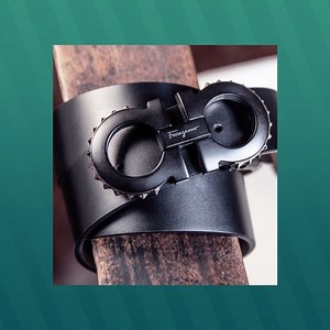 2018プレフォールコレクションの新作ベルト。スニーカー「CUBE」のシャークソールのディテールをベルトにアレンジ。 詳しくはこちらから bit.ly/2tyHXWt | FERRAGAMO JP