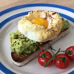 Anyone for Cloud eggs ☁️🍳 with smashed avocado 🥑 this weekend? 🍞👌🏽😍 | The Body Coach