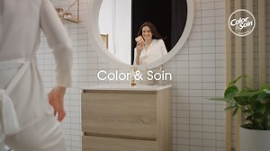 😉Vrei o schimbare de look care să fie admirată? Oferă-i părului o nouă culoare! 🤩Vopseaua de păr Color&Soin dă tonul stării de bine în acest sezon! Conţine proteine vegetale şi uleiuri esenţiale care stimulează strălucirea și volumul părului tău! 👌Acoperă 100% firele albe și conferă un aspect natural și mătăsos! 👉Intră pe catena.ro aici https://www.catena.ro/oferte/color-soin-vopseaua-permanenta-care-are-grija-de-parul-tau sau vino la farmacie și ia-ți vopseaua de păr care te scoate în evide