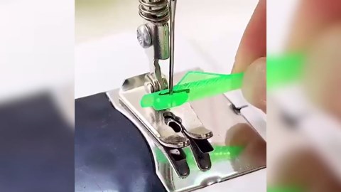 Fish Mouth Sewing Machine Needle Threader, 2024 New Automatic Sewing Needle Threader Simple Needle Threader, Upgrade Quick Sewing Machine Loop Easy Selfthread Needle Threaders Tool (Green*40)