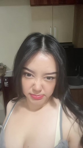 Tampil Menawan dengan Mini Dress Seksi