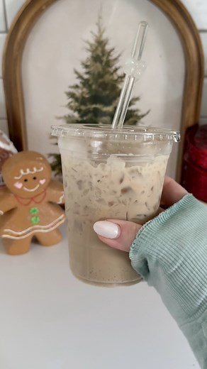 5.2M views · 67K reactions | this vanilla coke dirty soda literally tastes like Christmas in a cup 懶✨ the cozy little holiday drink you make once… and somehow keep craving all season 來 #Christmas #CozyChristmas #ChristmasTreats #HolidayDrinks #DirtySoda #VanillaCoke #ChristmasRecipes CozyDrinks #ASMR #SatisfyingVideo | Its.juliesmith | Facebook