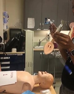 Jamilla Churchill CRNA, MSN demonstrating proper usage of a Fastrach LMA to nurses interested in Nurse Anesthesia at a Diversity CRNA Airway Sim Lab Workshop. Next up, a nurse who mirrors Jamilla to do a return demonstration. Now, that nurse has something to write about in personal statement and articulate during scheduled nurse anesthesia interview. Profound way to increase CRNAs of different hues. Jamilla, see you again at the Diversity CRNA 2020 Info Session & Airway Sim Lab at Samuel Merritt