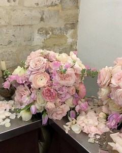 Romantic arrangements made by our adorable students 💕#catherinemullerofficial | Flower School Catherine Muller