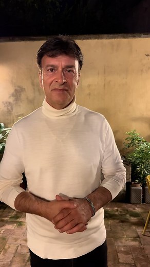 OralMED Medicina Dentária on Instagram: "O nosso amigo e Embaixador de Marca Tony Carreira está em viagem e mesmo assim tirou um momento para nos enviar esta mensagem de parabéns a propósito do 15° aniversário do Grupo OralMED Saúde. Obrigado, @tonycarreiraoficial pelas simpáticas palavras! #15anosGrupoOralMEDSaude #aniversario #tonycarreira"