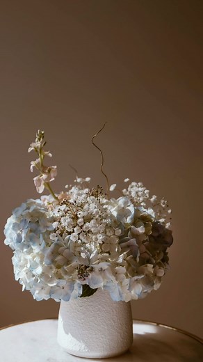 Flowers anyone? ✨ @abrianajashari #floral #floralarrangement #floraldesign #flowers #icanbuymyselfflowers #instamood #photography #photooftheday #instagood | Jackie Cate Photography