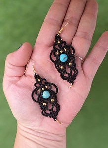 Boucles d'oreilles en fil ciré noir et perles en Laiton doré et perles de Turquoise