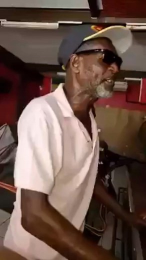 This PNP man serious! Yes, Andrew Holness is the BEST Prime Minister Jamaica had ever had. #TheBuilder Excuse the bad word used. I don't have no idea how to crap it out..... | Gayla Mur