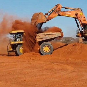 20 reactions | EX1200 loading out some dusty stuff from @marty_matenga666 | Earthmoving Daily | Facebook