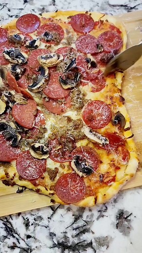 Homemade Pizza for less! The recipe is up on my website! Homemade Pizza - Bailee's Kitchen (baileeskitchen.com) #foodie #foodvideo #viral #fyp #pizza #trending | Bailee's Kitchen