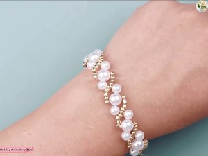 How to Make a Beautiful Pearl Beaded Bracelet Tutorial #beaded #bracelet #jewelry #beadedbracelet | Wedding Decoration Ideas