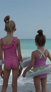 Vertical Video: Dos niñas en traje: video de stock (totalmente libre de regalías) 3749851529 | Shutterstock