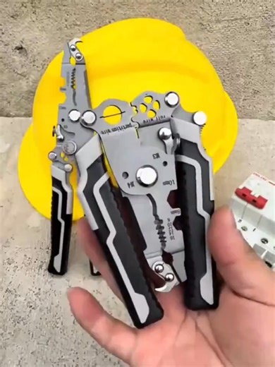 1pc 18-in-1 Foldable Wire Stripper Manual Tool for Stripping, Cutting, Wrenching, Fastening, Twisting, Nail Pulling, Screwdriver with Convenient Storage Design, Suitable for Electricians, Home, Construction Sites, No Electricity Required | Salokic Store