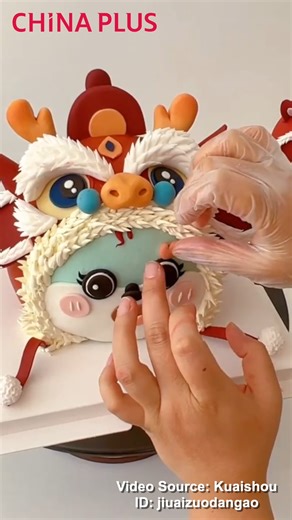 Inspired by the traditional Chinese lion dance, a cake maker created a lion-shaped cake using colorful decorations to showcase her creativity. In Chinese culture, lion dance performances convey auspicious wishes and blessings to the public on festive occasions. #SharedFuture10Years #Heritage #Happy2024 #YearOfLoong #Delicacy | China Plus Culture