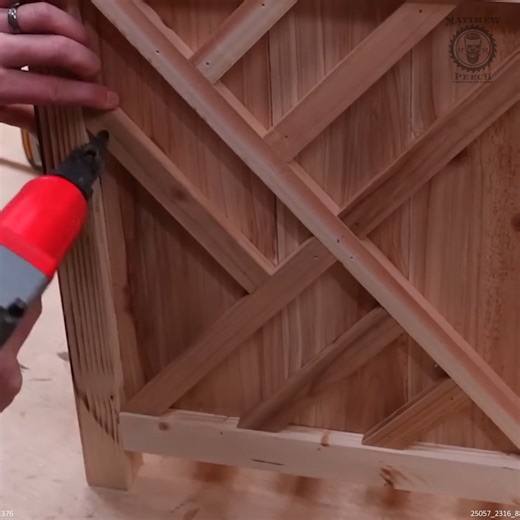 DIY Extra LARGE Picket Planter | Matthew Peech Woodworking And DIY