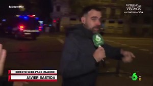 100K views · 1.3K reactions | Un reportero de Wyoming, agredido en directo por llevar un micro de La Sexta Leer más: https://bit.ly/3QJhrp7 | ESdiario | Facebook