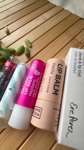 Summer Lip Balms 💋 Here are our top 5 lip balm picks for this summer, with no nasties and natural goodness in each and every one of them, it's a hard choice 🤔 Featured lip balms are: 1. Noosa Basics Vanilla Lip Balm $9.95 2. 100% Pure Organic Mint Lip Balm $9.95 3. Ere Perez Beetroot Cheek and Lip Tint $42 4. Crazy Rumors Hibiskiss Isand Punch Flavoured Lip Balm $9.95 5. Benecos Natural Lip Balm Raspberry $5.95 Shop for your fave online today at NL 😍 #OrganicBeauty #lipbalmlover #nourishedlif