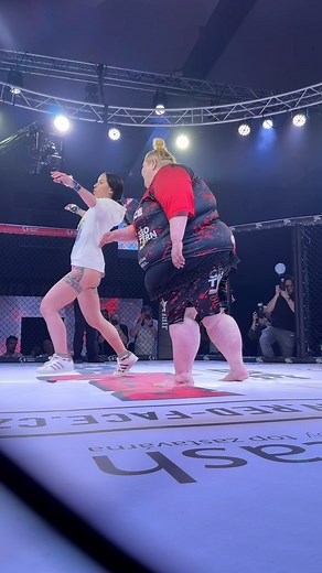 205K views · 4.8K reactions | BOOTY SLAP S DROBĚNOU A REGINOU! #mma #zapasy #zapas #influencer #souboj #box #praha #prague #redface | RED FACE | Facebook