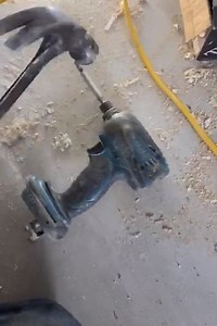 How to safely remove a pz2 bit holder from an impact driver 😂💥 | The Tradesman