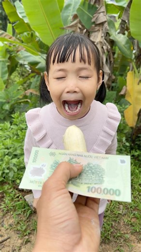 The challenge of eating fruits with your eyes closed for 100k VND | #tittv