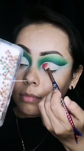 Tutorial de maquillaje Patrio...🇲🇽 #vivamexico #vivamexico🇲🇽 #vivamexicocabrones #mexicocheck #mexicoenlapiel #mexico🇲🇽 #maquillajepatrio #maquillajemexicano #maquillajemexicano🇲🇽 #patriomakeup #makeupmexicano #GritoDeIndependencia #15deseptiembre #makeup #maquillaje #mexico #makeupmexico #mexicomakeup #mexicano | Makeup by Alexa Eme