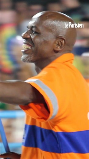 30K views · 1.2K reactions | Grâce à ses pas de danse et sa joie de vivre, « Gari Sorriso » est devenu une véritable star du Carnaval de Rio | Le Parisien Vidéo | Facebook