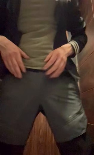 Model: HardHatJack@HardHatJackk Fit tradie lad pulls down his trousers revealing a gorgeous bulge and sneak peak of his cock in black Calvin Klein boxers with white waistband! #calvinkleinboxers #calvinkleinunderwear #bigcock #bulge #hotguys #hugebulge
