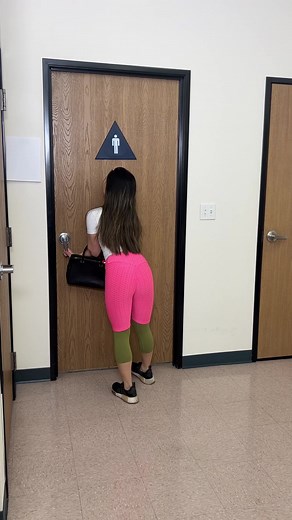 Petty man changes toilet sign to prank timid woman | Vu Bros