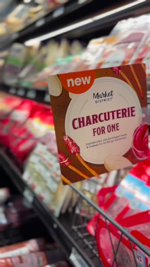 Sophisticated, pre-packaged meats & cheeses for on-the-go enjoyment!#charcuterieforone #charcuterie #onthego #quicksnack #quicklunch #marketdistrict | Market District