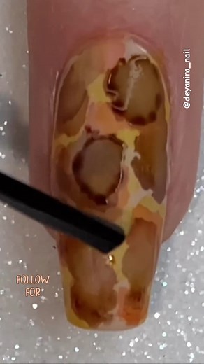 @deyanira_nail mesmerizes with incredible tortoise shell nail art...