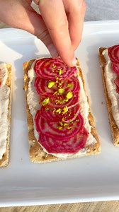 You can’t ‘beet’ this beetroot carpaccio on Wasa, we promise. Try it at home with the recipe below. 📸 created by @cheftosca What you need: Your favorite Wasa crispbread 3 beetroots 1 1/2 cup cashews 1/4 cup pistachios 2 tbsp soy sauce 2 tbsp toasted sesame oil 1 tsp smoked paprika 2 tbsp nutritional yeast 1/2 cup hot water Lemon juice Salt What to do: Peel and slice beetroots, then add to a bowl with soy sauce, sesame oil, smoked paprika and juice from half the lemon. Mix thoroughly. In a separ