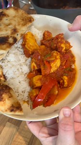 My slow cooker chicken Balti ❤️ Dump all the ingredients in the slow cooker and leave to cook! The ninja slow cooker gets quite hot so the cooking time is quicker but with my crock pot I’d happily leave this for 8 hours. Serve with rice and naan bread 😋😋 #slowcooker #recipe #family #mumlife #batchcooking #mealprep #dinnerideas | Abeygale - The Grab Bag Girl