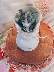 Vintage O'wain Porcelain Kitten Music Box | Floral Boot Figurine - Etsy Australia